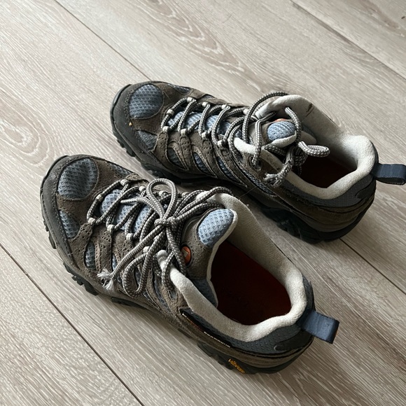 Merrell Women's Moab 2 Vent Suede and Mesh Hiking Shoes - Picture 10 of 12